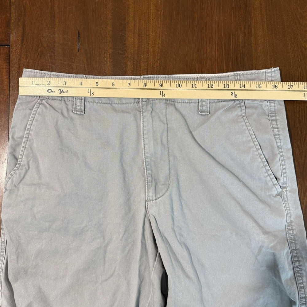 Old Navy Mens Lived In Straight Shorts Size 32 Gray Chino Casual Neutral Classic - Picture 7 of 9